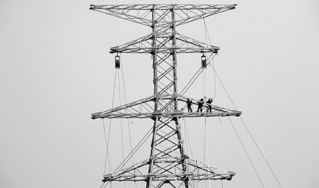 電力鐵塔放線工作中小小起重滑車用途大